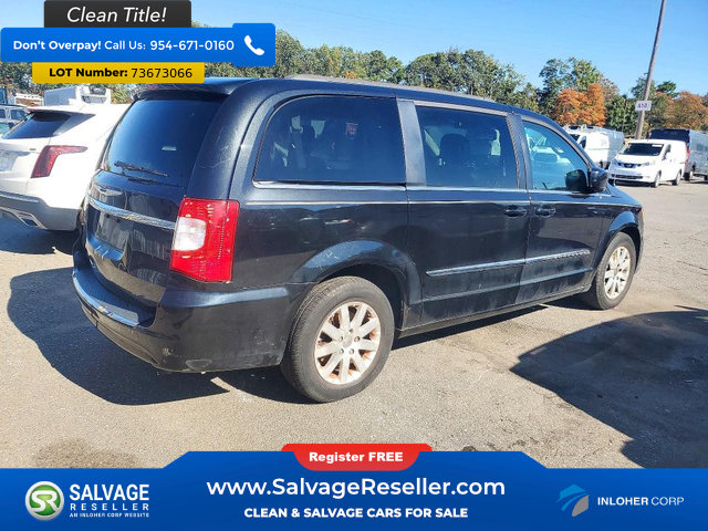 Used 2015 Chrysler Town & Country Touring FWD image 4