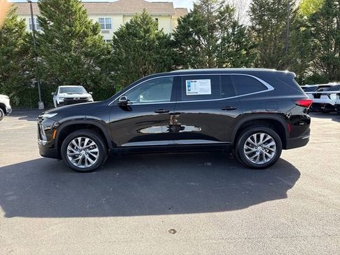 Used 2025 Buick Enclave Preferred FWD image 6