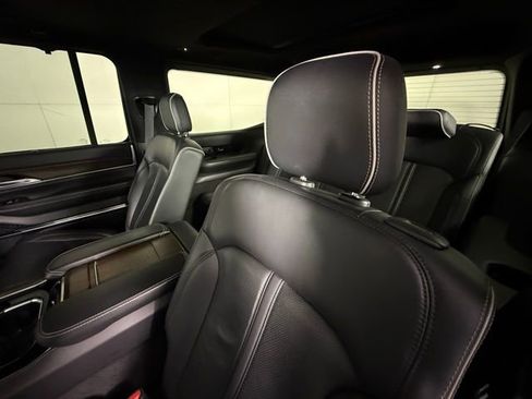 Used 2022 Jeep Grand Wagoneer Series II image 24