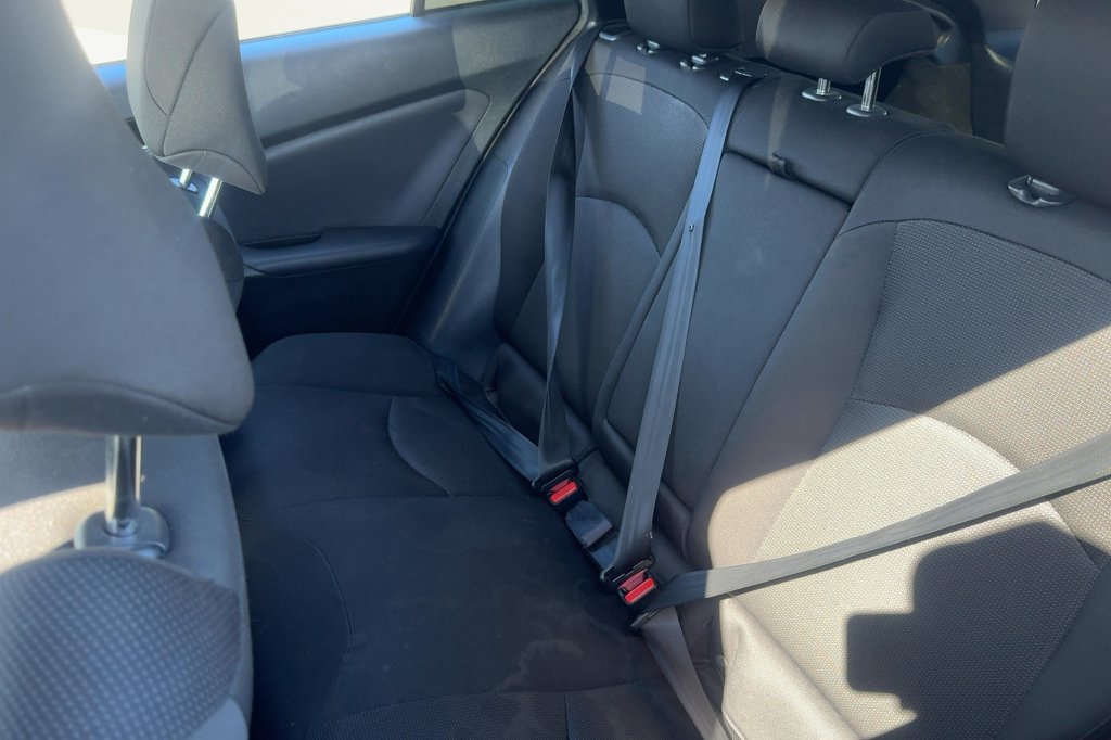 Used 2021 Toyota Prius L Eco FWD image 12