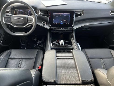 Used 2024 Jeep Wagoneer L Series II w/ Flexible Seating Group image 3