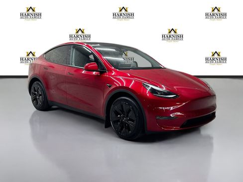 Used 2024 Tesla Model Y Long Range AWD/4WD image 3