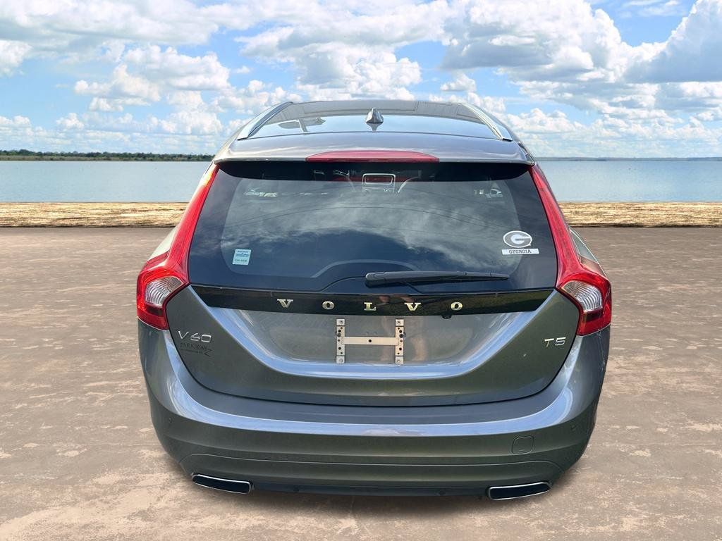 Used 2017 Volvo V60 T5 Premier w/ Convenience Package FWD image 8