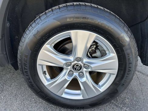 Used 2021 Toyota RAV4 XLE AWD/4WD image 13