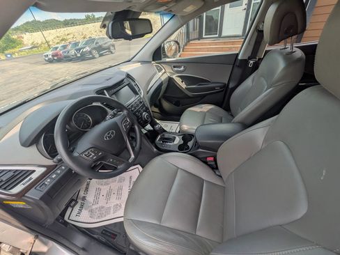 Used 2017 Hyundai Santa Fe SE AWD/4WD image 19