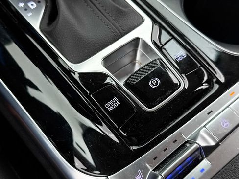 Certified 2024 Kia Carnival SX Prestige FWD image 10