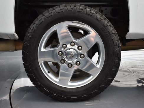 Used 2014 GMC Sierra 2500 Denali w/ Suspension Package, Off-Road image 17