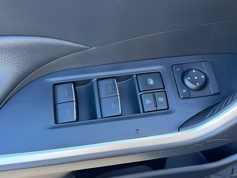 Certified 2022 Toyota RAV4 XLE w/ Convenience Package FWD image 10