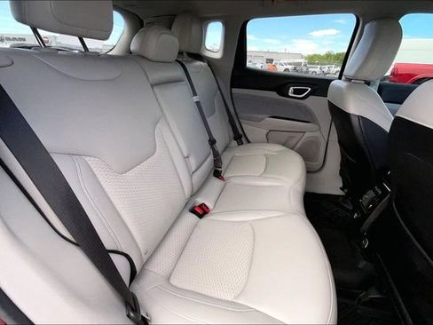 Certified 2022 Jeep Compass Latitude AWD/4WD image 29