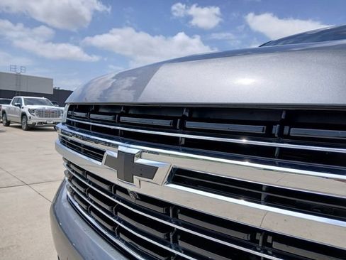 Used 2022 Chevrolet Tahoe LT w/ LT Signature Package AWD/4WD image 9