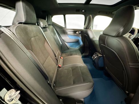 Used 2023 Volvo XC40 Recharge Ultimate image 26