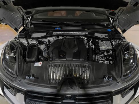 Used 2024 Porsche Macan AWD/4WD image 54