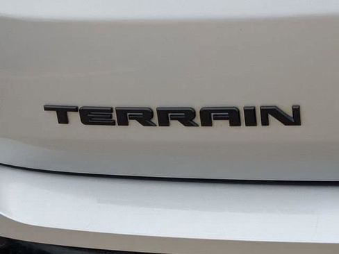 Used 2021 GMC Terrain SLT w/ Elevation Edition image 6