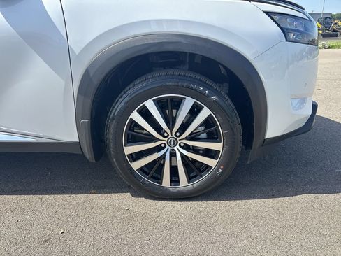 Certified 2025 Nissan Pathfinder Platinum w/ Black Appearance Package AWD/4WD image 14