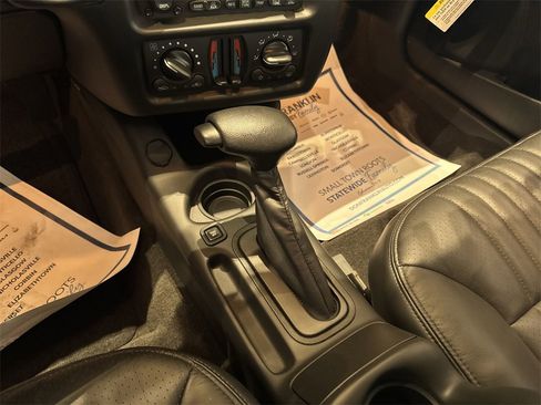 Used 2004 Chevrolet Monte Carlo SS w/ Dale Earnhardt Jr. Package image 24