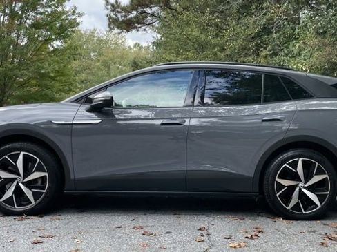 Used 2023 Volkswagen ID.4 Pro S image 4