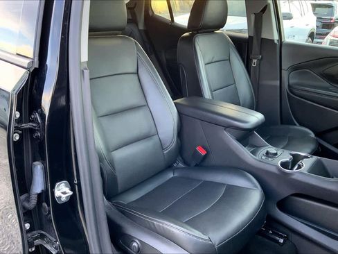 Used 2024 GMC Terrain SLT AWD/4WD image 9