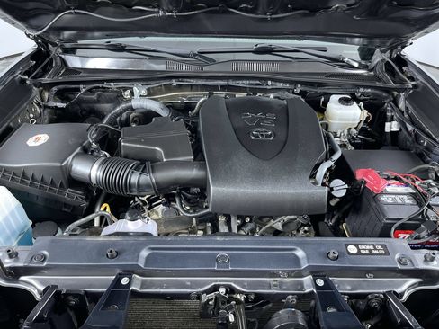 Used 2017 Toyota Tacoma TRD Off-Road AWD/4WD image 29