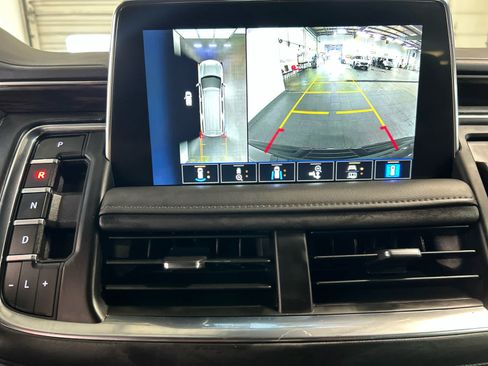 Used 2024 Chevrolet Tahoe Z71 w/ Luxury Package AWD/4WD image 5