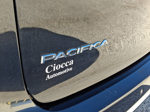 Used 2017 Chrysler Pacifica Touring-L FWD image 30