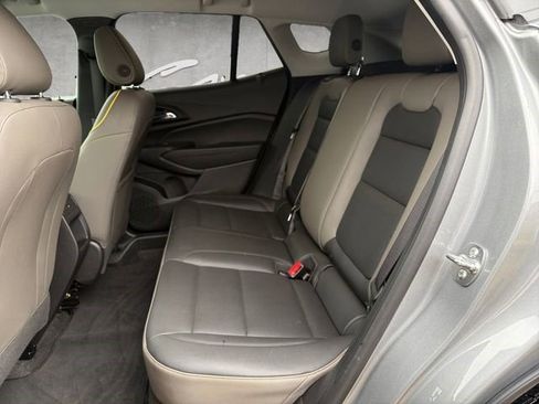 Certified 2025 Chevrolet Trax ACTIV image 24