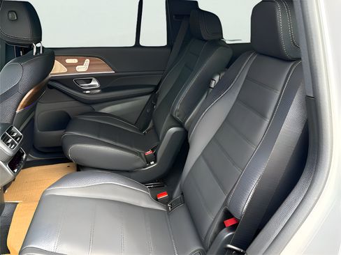 New 2026 Mercedes-Benz GLS 580 4MATIC image 22