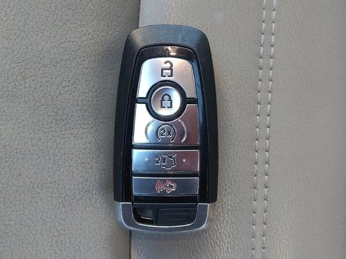 Used 2018 Ford Fusion SE w/ Equipment Group 602A image 32