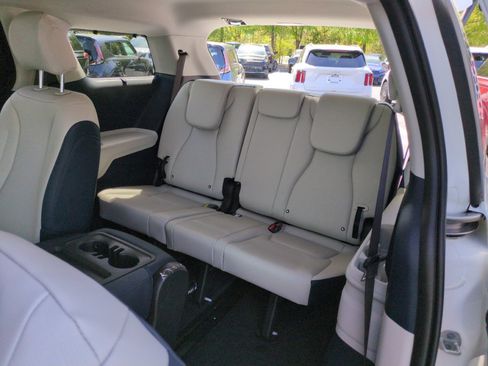 New 2026 Kia Carnival EX FWD image 35