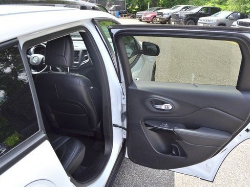 Used 2023 Jeep Cherokee Altitude Lux image 34