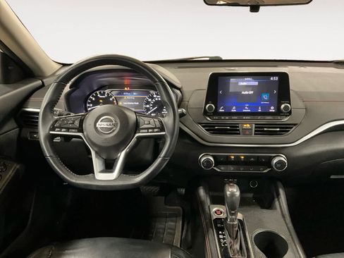 Used 2020 Nissan Altima 2.5 SR w/ Premium Package FWD image 2