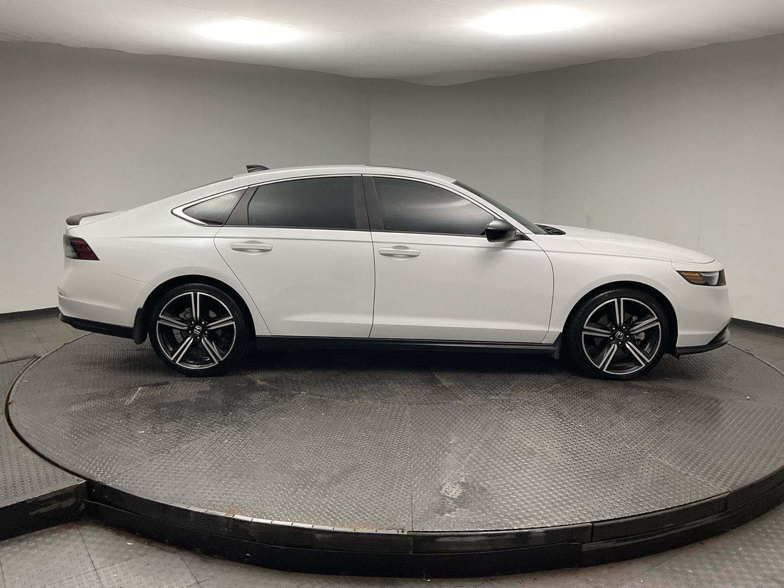 Used 2023 Honda Accord Sport image 8