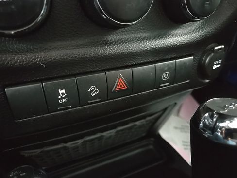 Used 2015 Jeep Wrangler Unlimited Sahara w/ Connectivity Group image 54