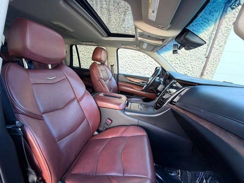 Used 2019 Cadillac Escalade Luxury AWD/4WD image 29