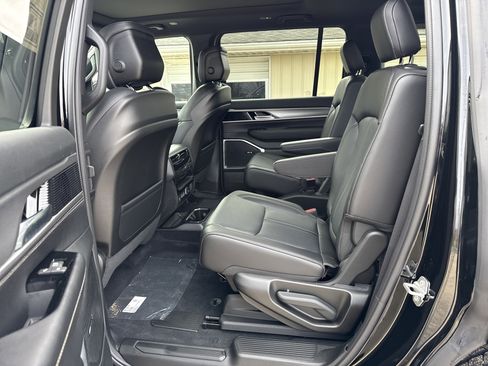New 2026 Jeep Grand Wagoneer 4WD image 17