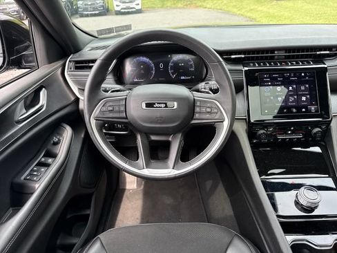 Used 2023 Jeep Grand Cherokee Altitude AWD/4WD image 19