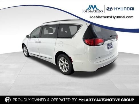 Used 2020 Chrysler Pacifica Touring-L Plus w/ Tire & Wheel Group FWD image 10