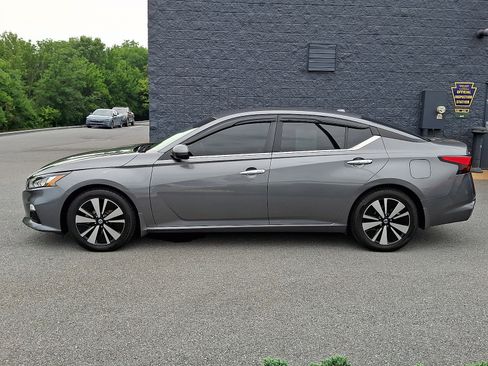 Used 2022 Nissan Altima 2.5 SV FWD image 4