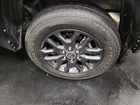 Used 2023 Toyota Tundra Platinum AWD/4WD image 11
