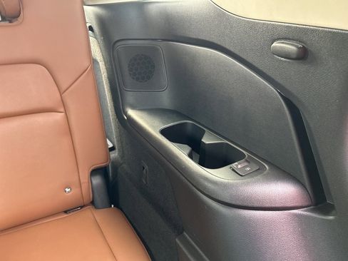 Used 2024 Nissan Pathfinder Platinum image 16