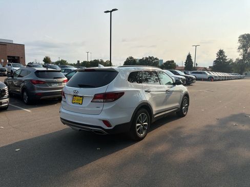 Used 2018 Hyundai Santa Fe SE AWD/4WD image 2