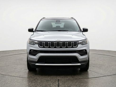 Used 2025 Jeep Compass Limited image 2