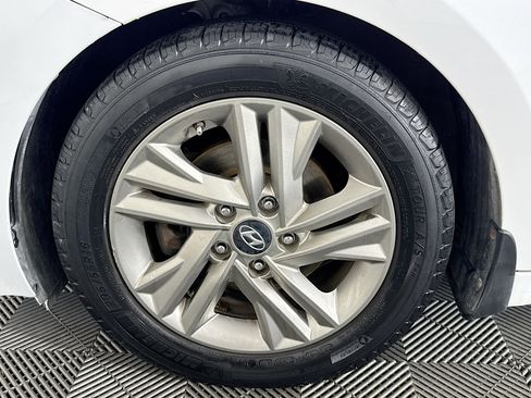Used 2019 Hyundai Elantra Value Edition FWD image 37