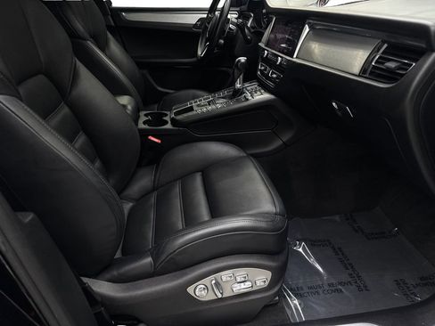 Used 2020 Porsche Macan Turbo AWD/4WD image 43