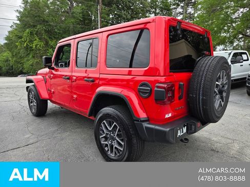 Used 2025 Jeep Wrangler Unlimited Sahara AWD/4WD image 12