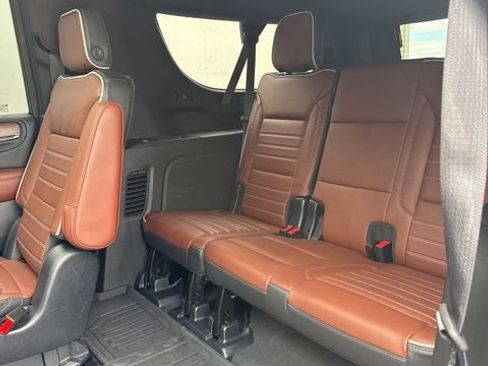 Used 2023 GMC Yukon XL Denali Ultimate AWD/4WD image 17