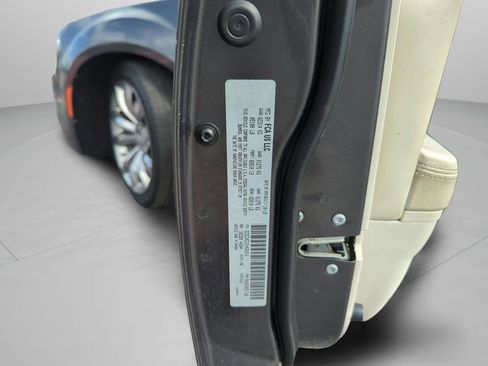 Used 2019 Chrysler 300 Limited RWD image 47