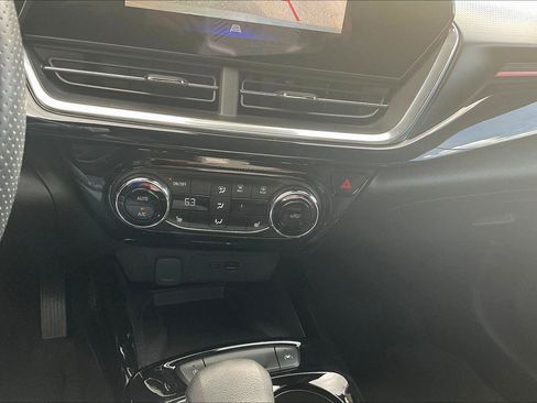 Used 2024 Chevrolet Trax RS w/ Sunroof Package image 32