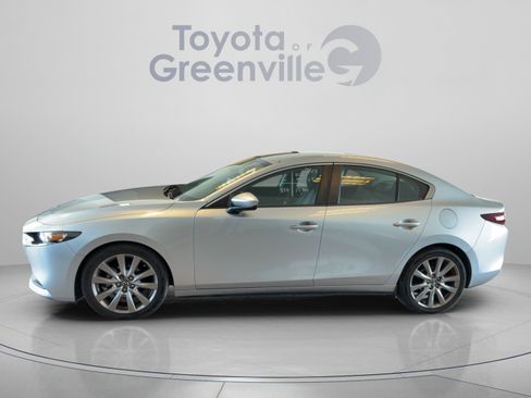 Used 2020 MAZDA MAZDA3 Sedan w/ Select Package FWD image 2