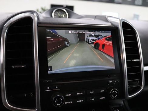 Used 2017 Porsche Cayenne S Platinum image 34