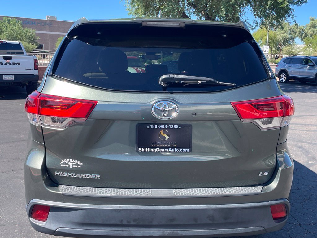Used 2017 Toyota Highlander Plus FWD image 5